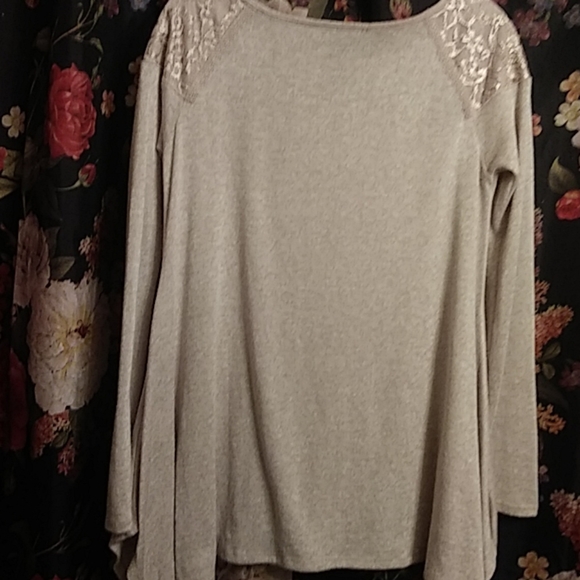 Beautiful lace knit sweater💕 - Picture 5 of 6